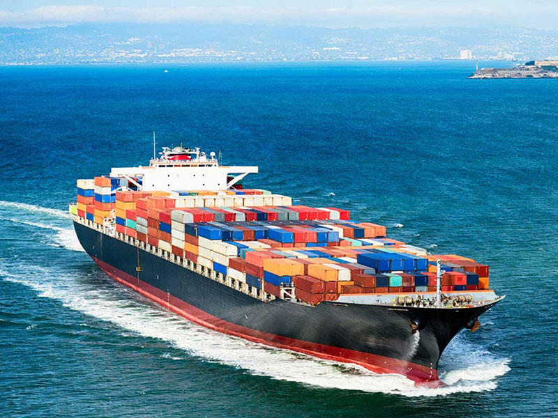 Vận chuyển hàng hóa bằng container đường biển là dịch vụ được nhiều doanh nghiệp lựa chọn.